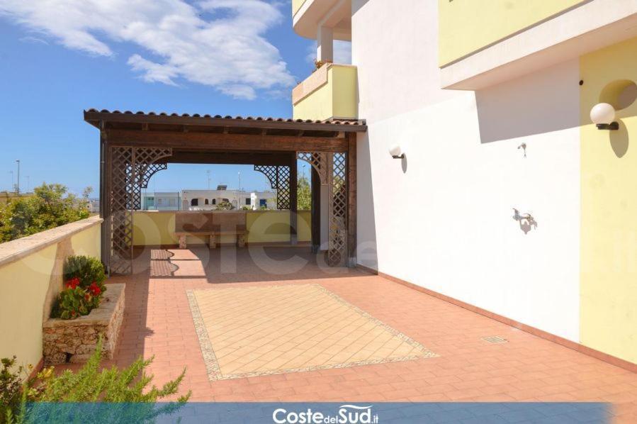Case Vacanze Vista Mare Torre Pali Bagian luar foto