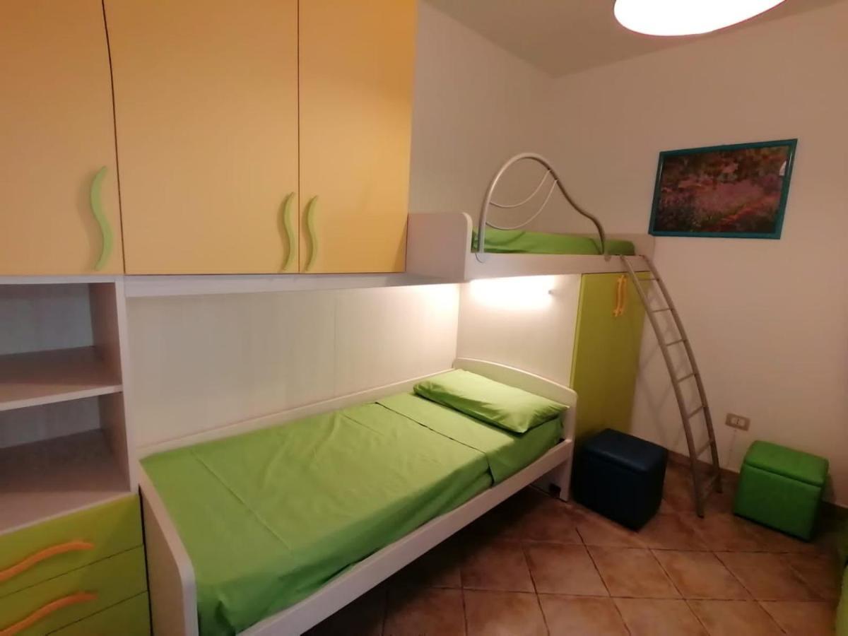 Case Vacanze Vista Mare Torre Pali Bagian luar foto